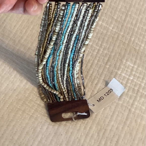 Beaded and wood bracelet, Suzie Blue - Picture 4 of 8